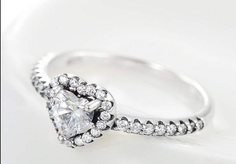 Anel em Prata 925 Coração Cravejado Vintage