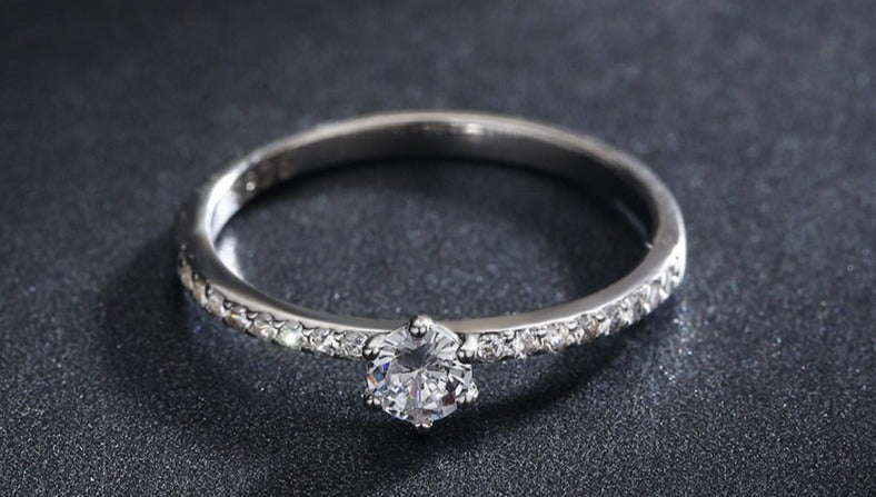 Anel em Prata 925 Solitário Clássico Cravejado