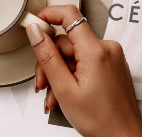 Anel em Prata 925 Torcido Zircônia