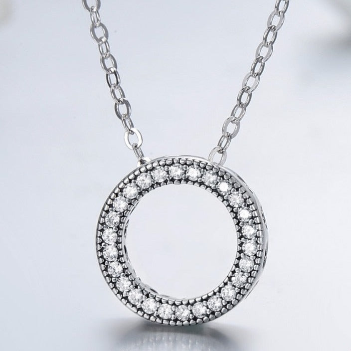 Colar em Prata 925 Circulo Cravejado Corações